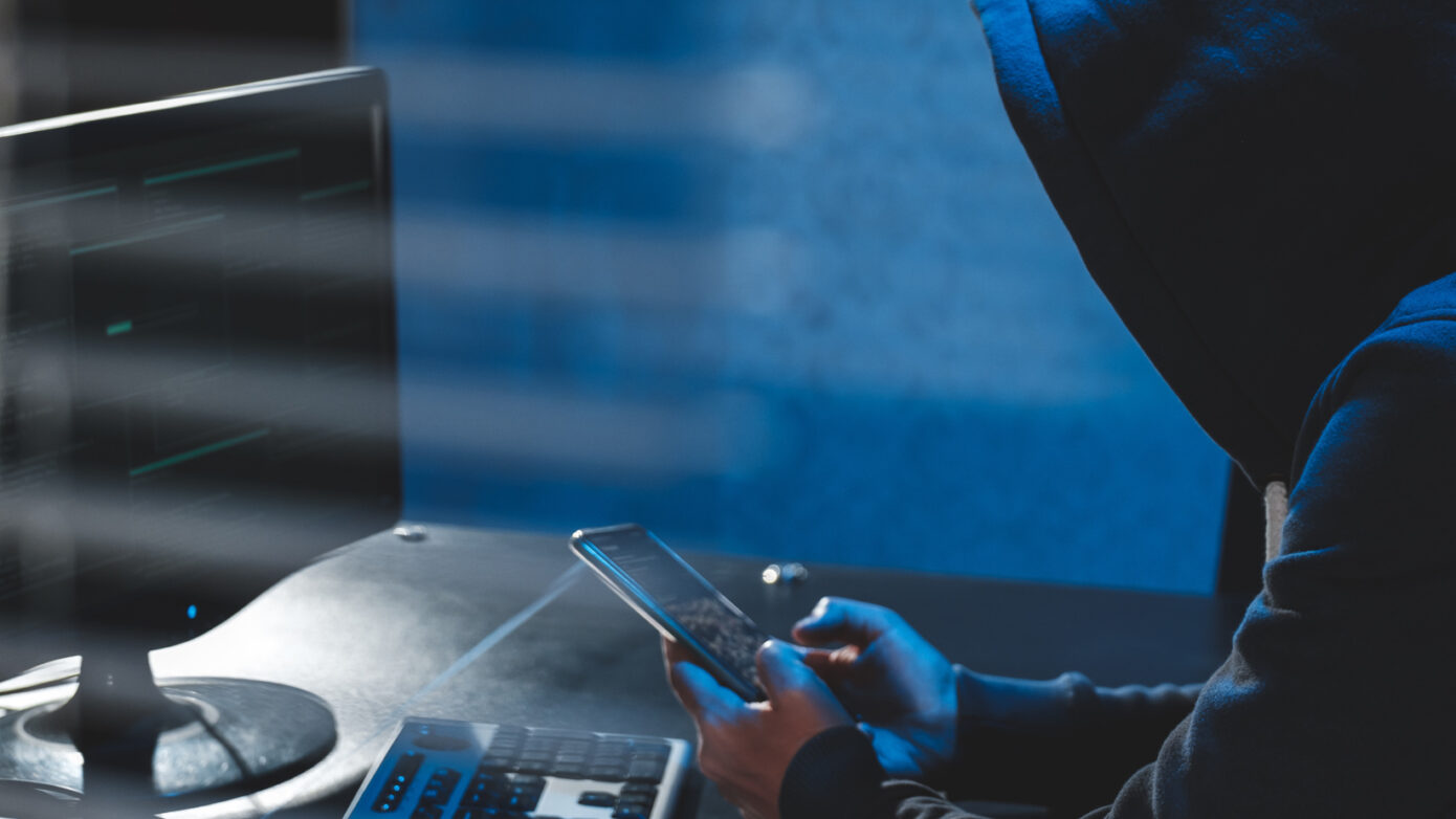 Caller ID Spoofing: Τι είναι και πώς λειτουργεί η νέα μέθοδος εξαπάτησης που απειλεί τις καταθέσεις μας