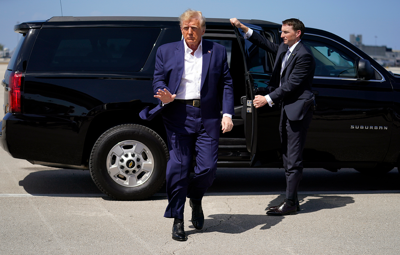 Οι φόβοι για εμπορικό πόλεμο ΗΠΑ-ΕΕ κλιμακώνονται καθώς η Ευρώπη αντιδρά δυναμικά στην απειλή του Τραμπ