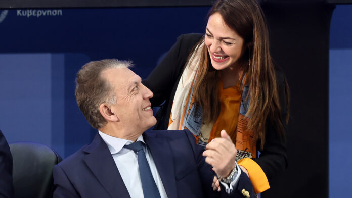 H Δόμνα Μιχαηλίδου επέστρεψε στα καθήκοντά της 10 ημέρες μετά τη γέννηση του γιου της – Δείτε φωτογραφίες