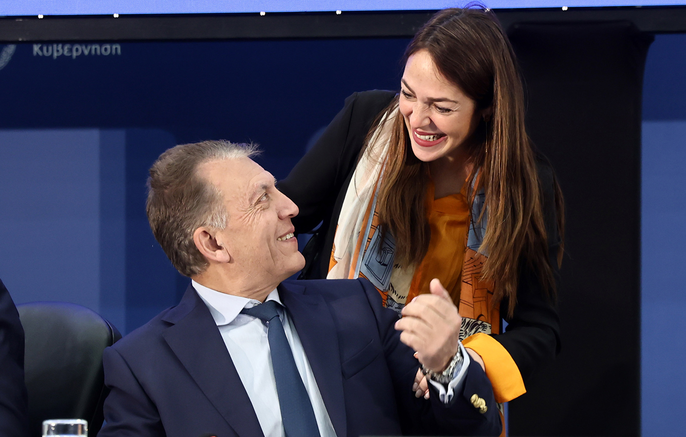 H Δόμνα Μιχαηλίδου επέστρεψε στα καθήκοντά της 10 ημέρες μετά τη γέννηση του γιου της – Δείτε φωτογραφίες