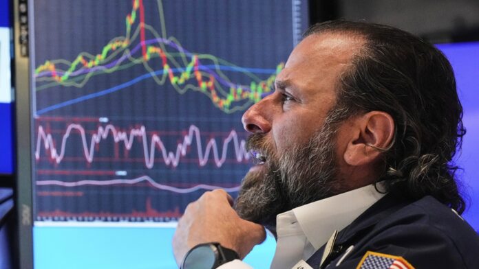 Wall Street: Βουτιά στους δείκτες από τις απειλές Τραμπ και τη στάση της Fed
