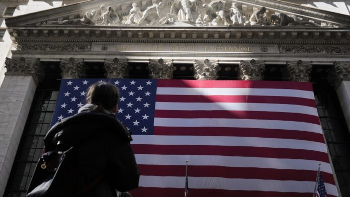 Wall Street: Βουτιά στο κλείσιμο καθώς αγορές κρατούν ανάσα για Nvidia