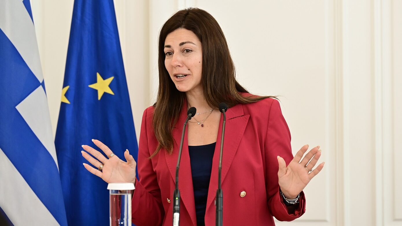 Σχέδια θωράκισης για ελεγχόμενη πρόσβαση στα ΑΕΙ απαίτησε μέχρι τέλος Ιουλίου η Ζαχαράκη από τους πρυτάνεις
