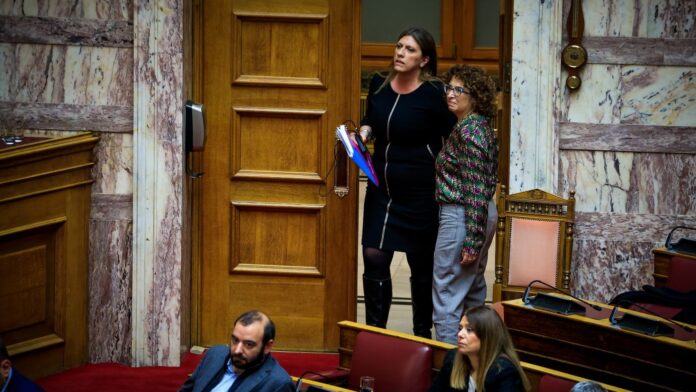 Σφοδρή επίθεση Κωνσταντοπούλου: «Μείζον θέμα Δημοκρατίας – Η κυβέρνηση μετέρχεται παρακρατικές μεθόδους»