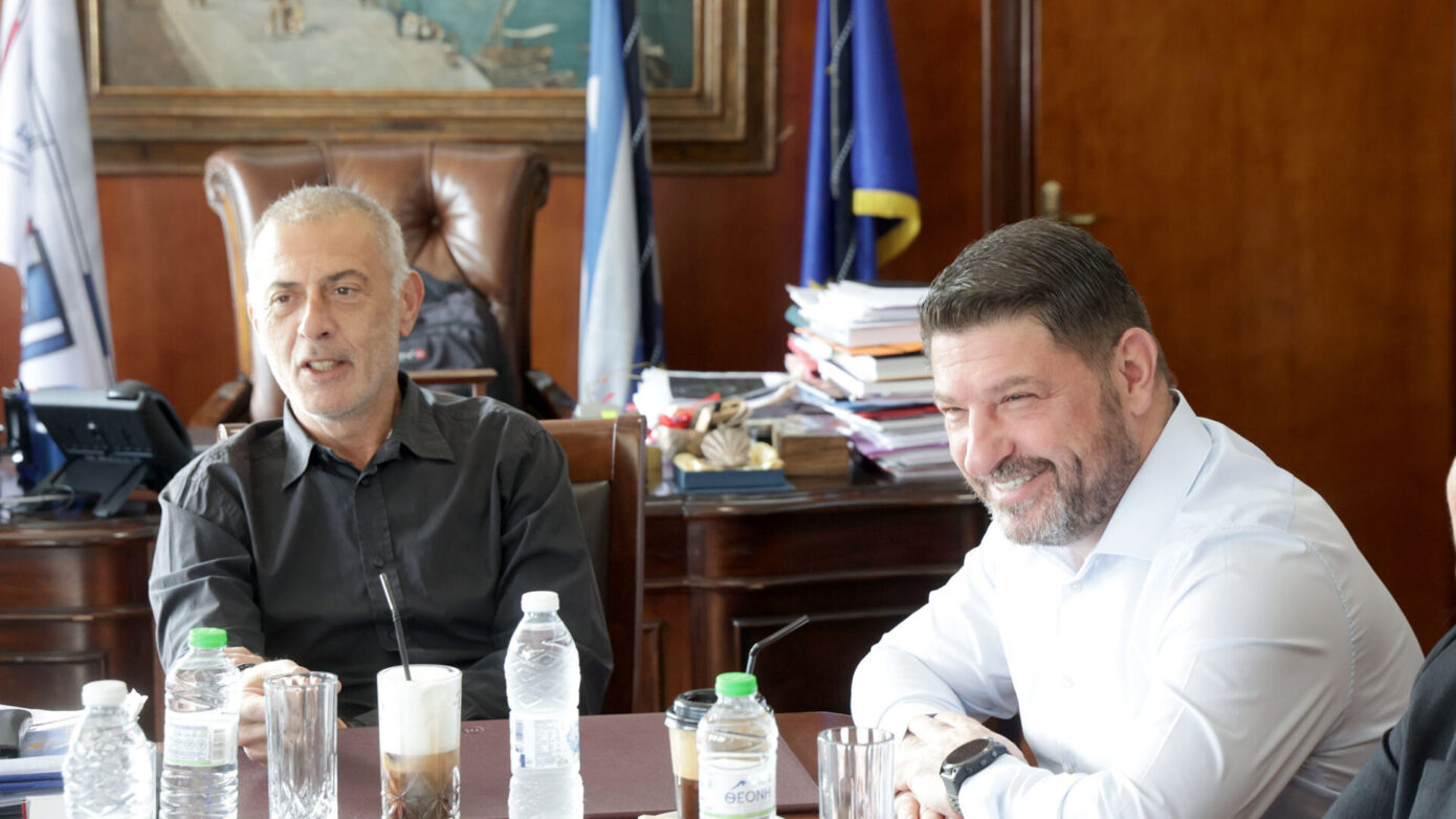 Περιφέρεια Αττικής: Επίσκεψη Χαρδαλιά στον Πειραιά – «Όραμα η αναγέννηση των πόλεων»