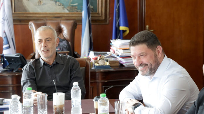 Περιφέρεια Αττικής: Επίσκεψη Χαρδαλιά στον Πειραιά – «Όραμα η αναγέννηση των πόλεων»