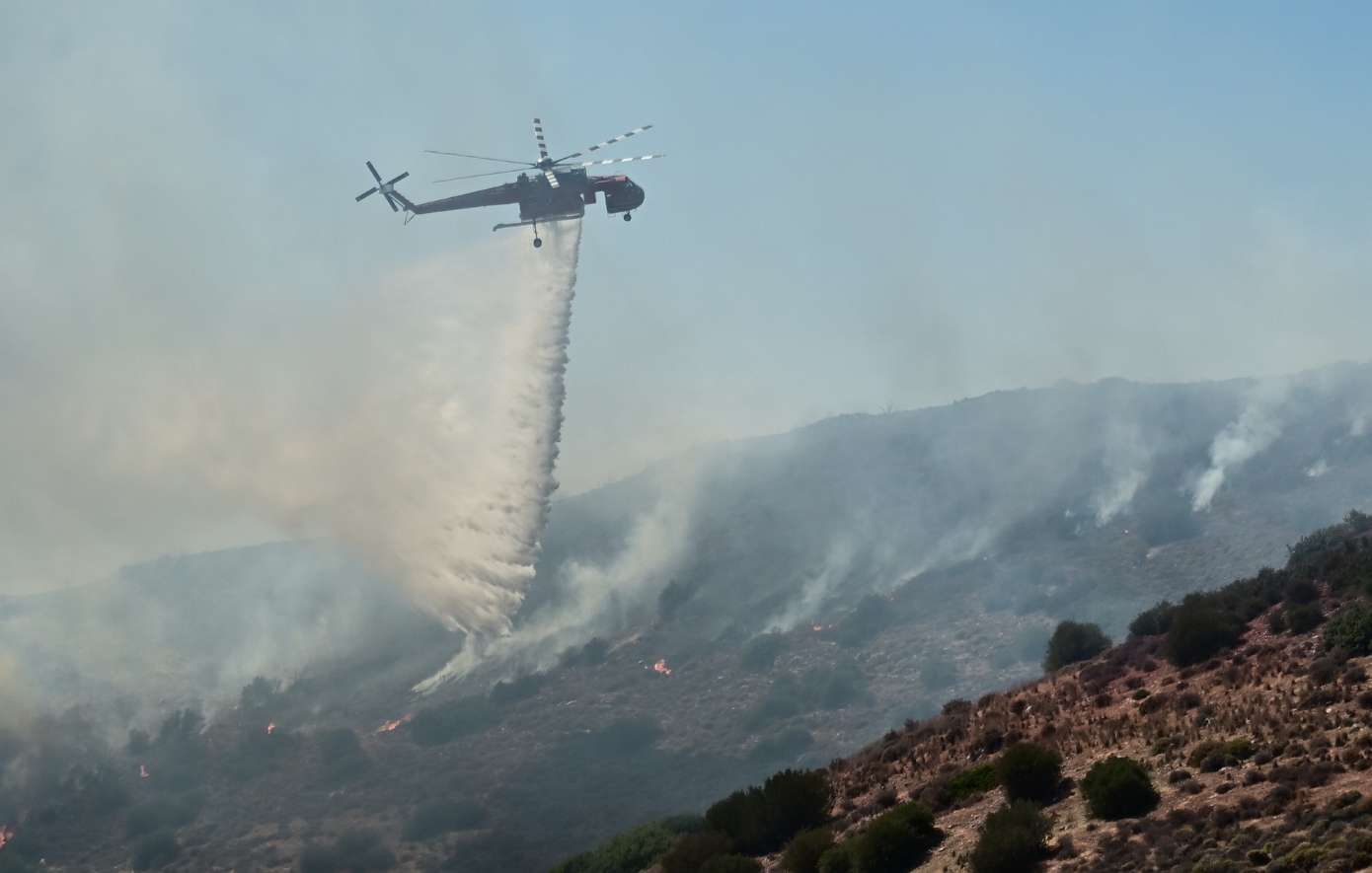 Υπό έλεγχο η πυρκαγιά στην Παλαιά Φώκαια – Σε εγρήγορση για πιθανές αναζωπυρώσεις