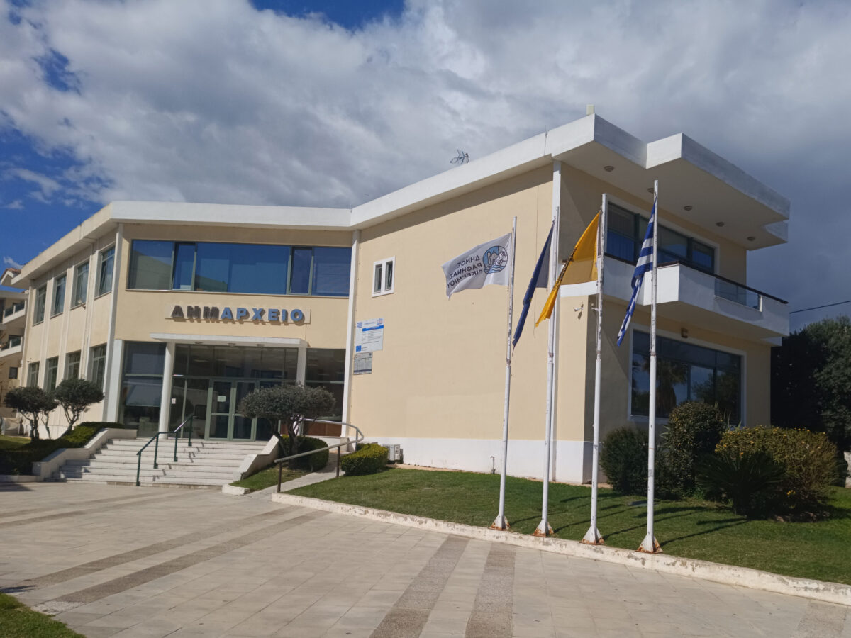 Πρώην δήμαρχος εξαπέλυσε άγρια επίθεση σε συνάδελφό του (φωτο)