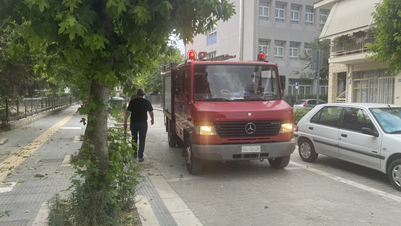 Χάος στη Θεσσαλία από τους σαρωτικούς ανέμους – Σε 48 περιστατικά παρενέβη η Πυροσβεστική