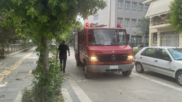 Χάος στη Θεσσαλία από τους σαρωτικούς ανέμους – Σε 48 περιστατικά παρενέβη η Πυροσβεστική