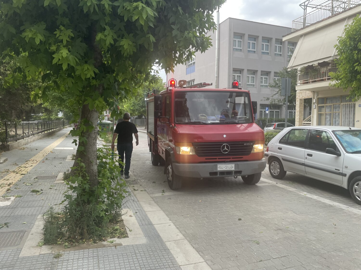 Χάος στη Θεσσαλία από τους σαρωτικούς ανέμους – Σε 48 περιστατικά παρενέβη η Πυροσβεστική