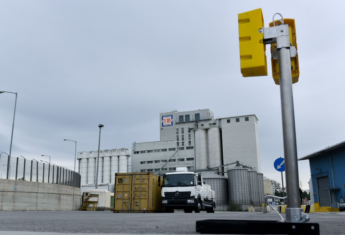 «Τεράστιο δίκτυο» διαφθοράς ερευνούν οι Αρχές – Επιχείρηση σε 6 χώρες με επίκεντρο το Γ’ τελωνείο Πειραιά