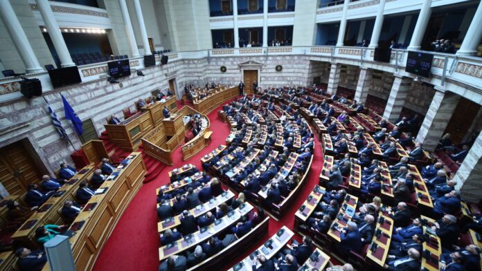 Καταιγίδα νομοσχεδίων στη Βουλή έως το τέλος Ιουλίου: Έρχονται κρίσιμες παρεμβάσεις σε Δικαιοσύνη, μετανάστευση, ΑΕΙ, αλκοόλ και ΣΔΟΕ
