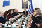 Τι σημαίνει για το πορτοφόλι μας η απόφαση της κυβέρνησης να εξοφλήσει το πρώτο μνημόνιο 10 χρόνια νωρίτερα