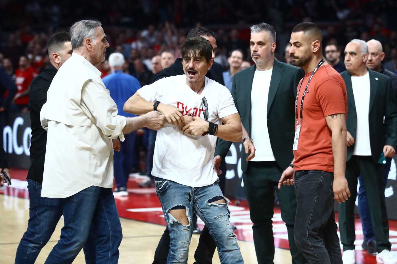 Ανακοινώσεις από την κυβέρνηση για τα έκτροπα στο ΣΕΦ