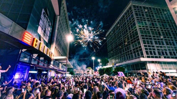 Χιλιάδες πολίτες κατέκλυσαν το μαγευτικό Street Party του Πειραιά