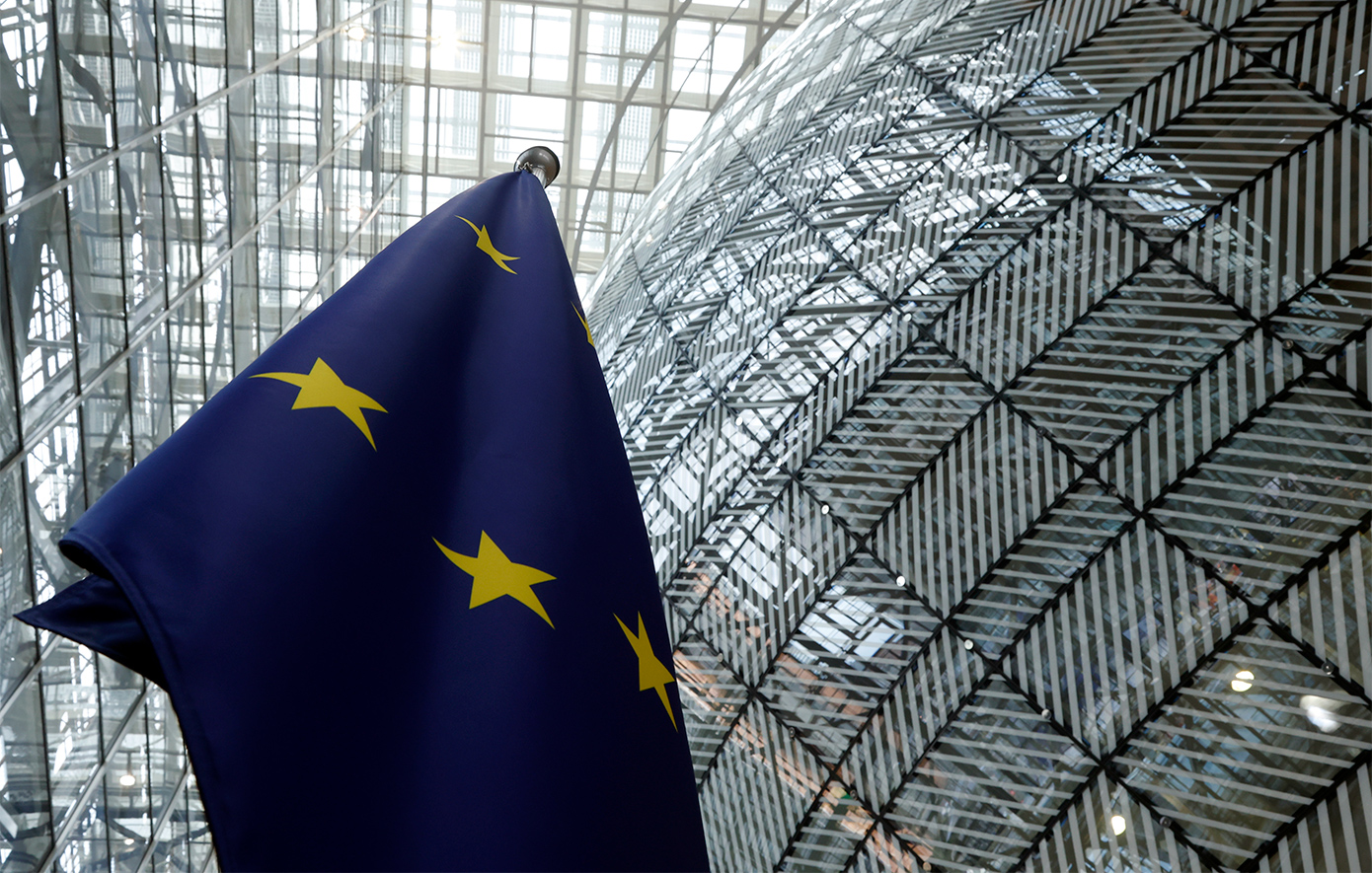 Οι ηγέτες της ΕΕ θα κρίνουν σήμερα αν θέλουν μια γρήγορη εμπορική συμφωνία με τις ΗΠΑ ή κλιμάκωση του «πολέμου»