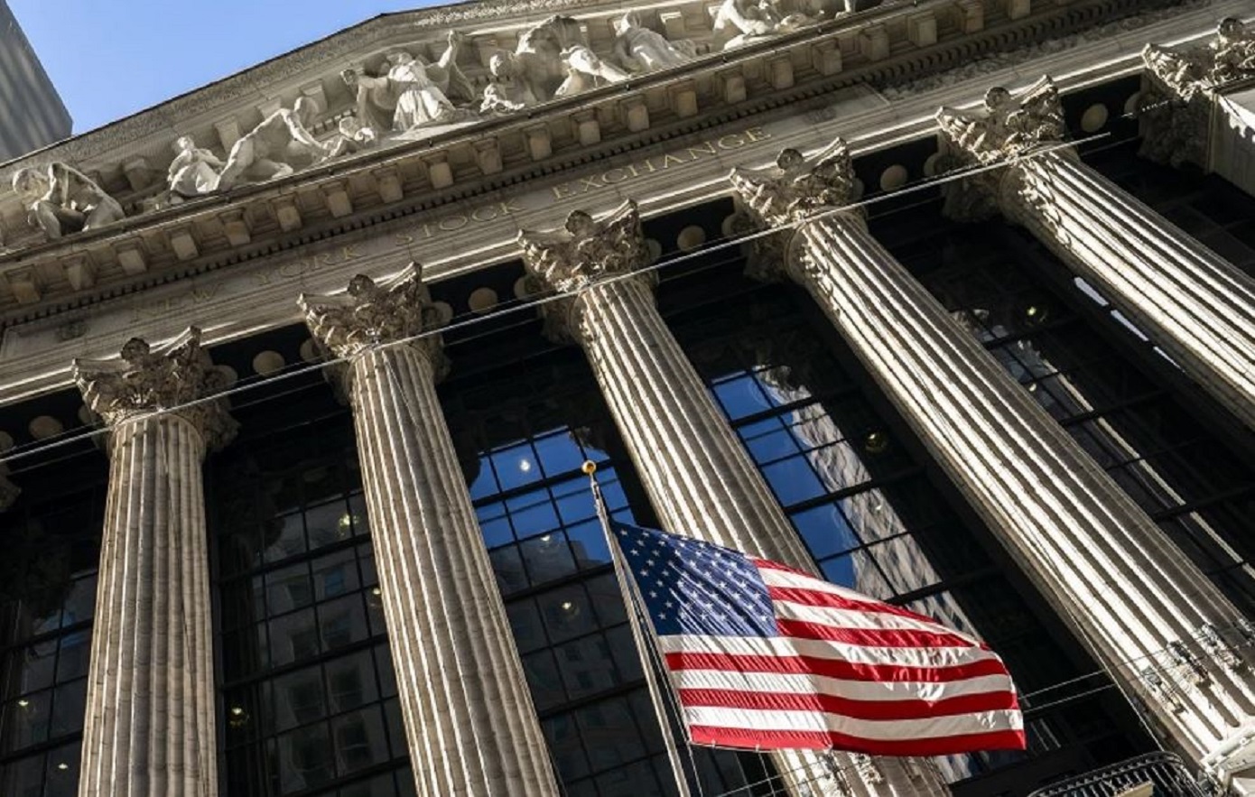 Αμετάκλητη η Fed στα επιτόκια παρά τις έντονες πιέσεις Τραμπ