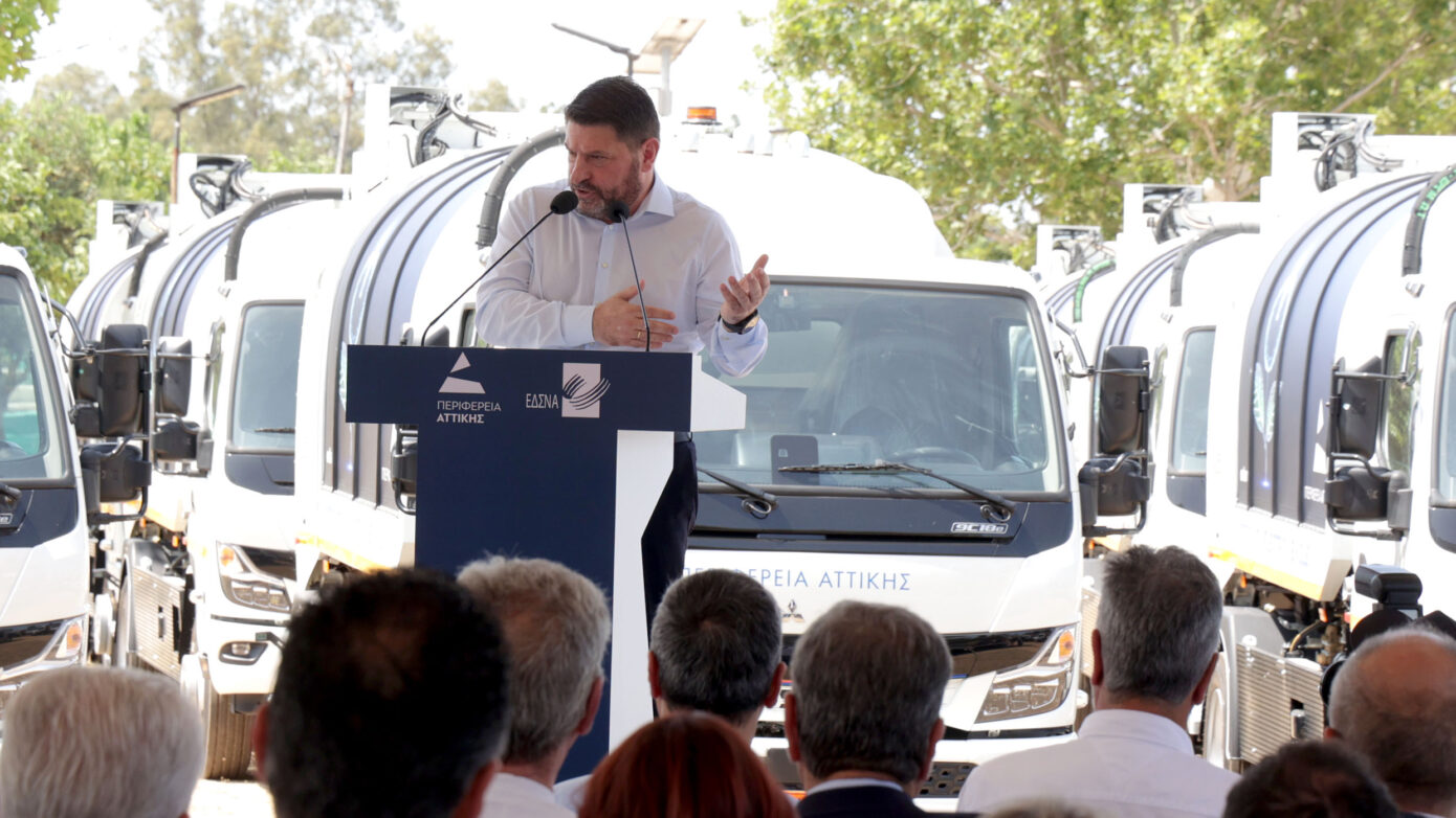 Ν. Χαρδαλιάς: «Εξοπλίζουμε τους Δήμους της Αττικής με 65 υπερσύγχρονα ηλεκτρικά απορριμματοφόρα για ένα πράσινο Λεκανοπέδιο»