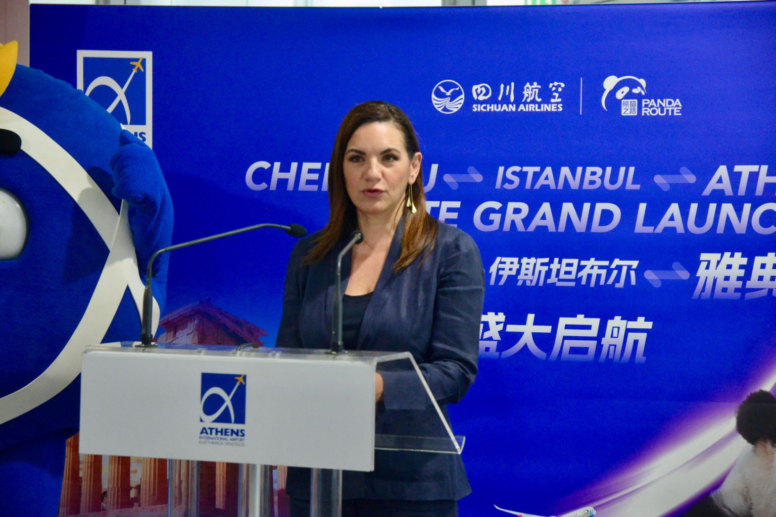 Η Όλγα Κεφαλογιάννη στην τελετή εγκαινίων πτήσεων της Sichuan Airlines προς Αθήνα