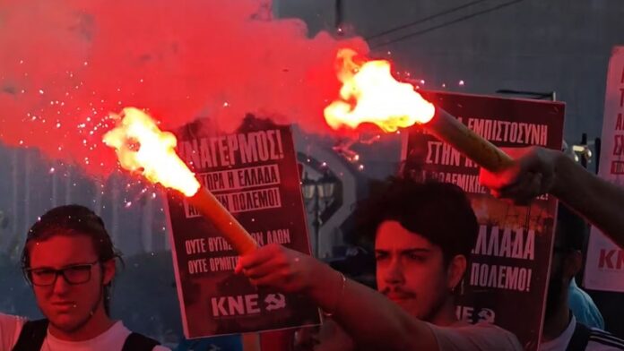 Διαδήλωση ΚΝΕ και ΚΚΕ έξω από την αμερικανική πρεσβεία – Καταδικάζουν την αμερικανική επίθεση στο Ιράν