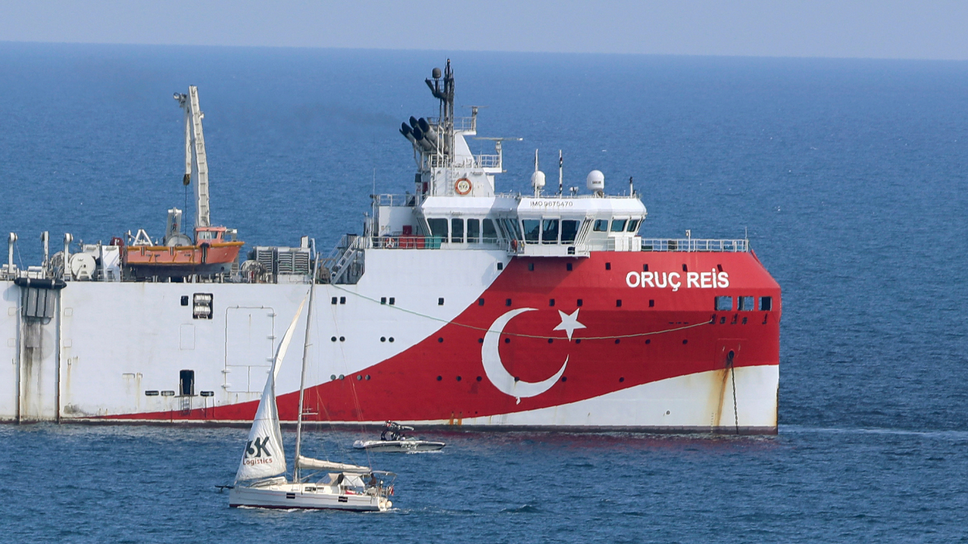 Η Τουρκία επαναφέρει το Oruc Reis στη Μεσόγειο – Το στέλνει νότια της Κρήτης, κοντά σε ελληνικές φρεγάτες