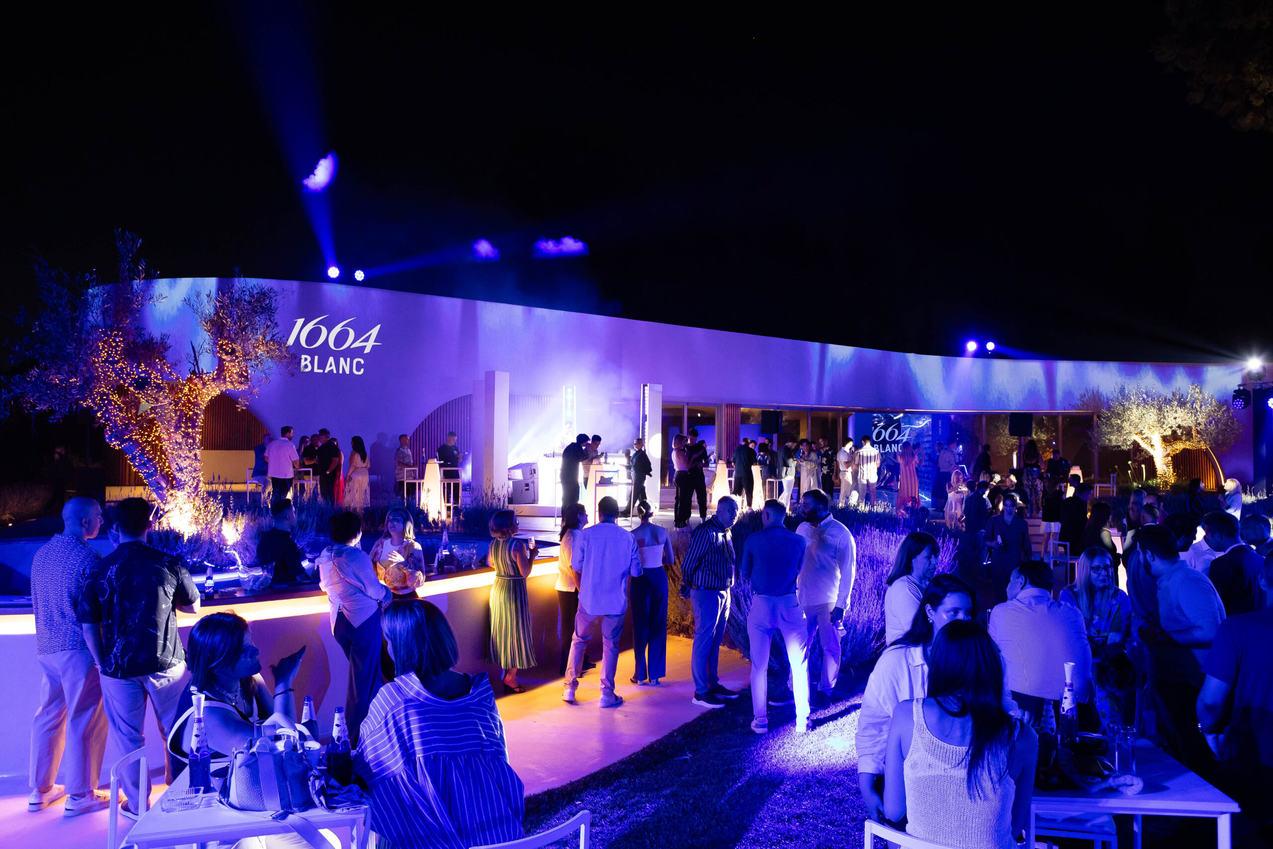 Η γαλλική μπύρα 1664 Blanc κατακτά την Ελλάδα: Μία premium απόλαυση με μοναδική γεύση και αισθητική