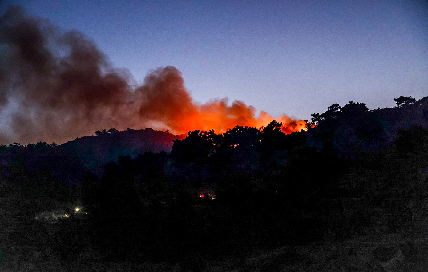 Κεφαλογιάννης για Χίο: Υποχωρεί η πυρκαγιά σε ολόκληρο το νησί