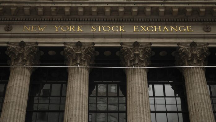 Μεικτές αντιδράσεις στη Wall Street εξαιτίας της κλιμάκωσης Ισραήλ – Ιράν