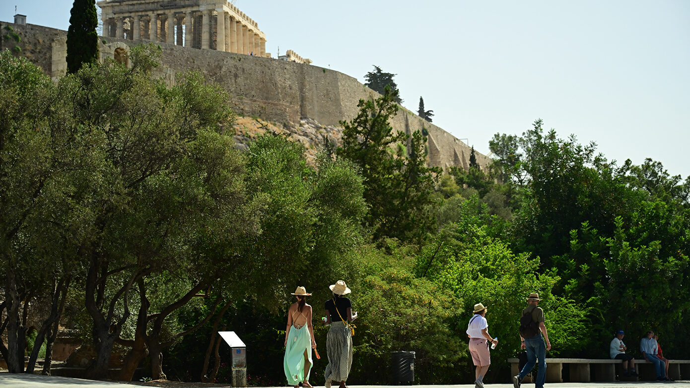 Τουρίστες από ΗΠΑ, Βρετανία και Γαλλία επιλέγουν Αθήνα και νησιά με διαφορετικές προτιμήσεις και προϋπολογισμούς ταξιδιών