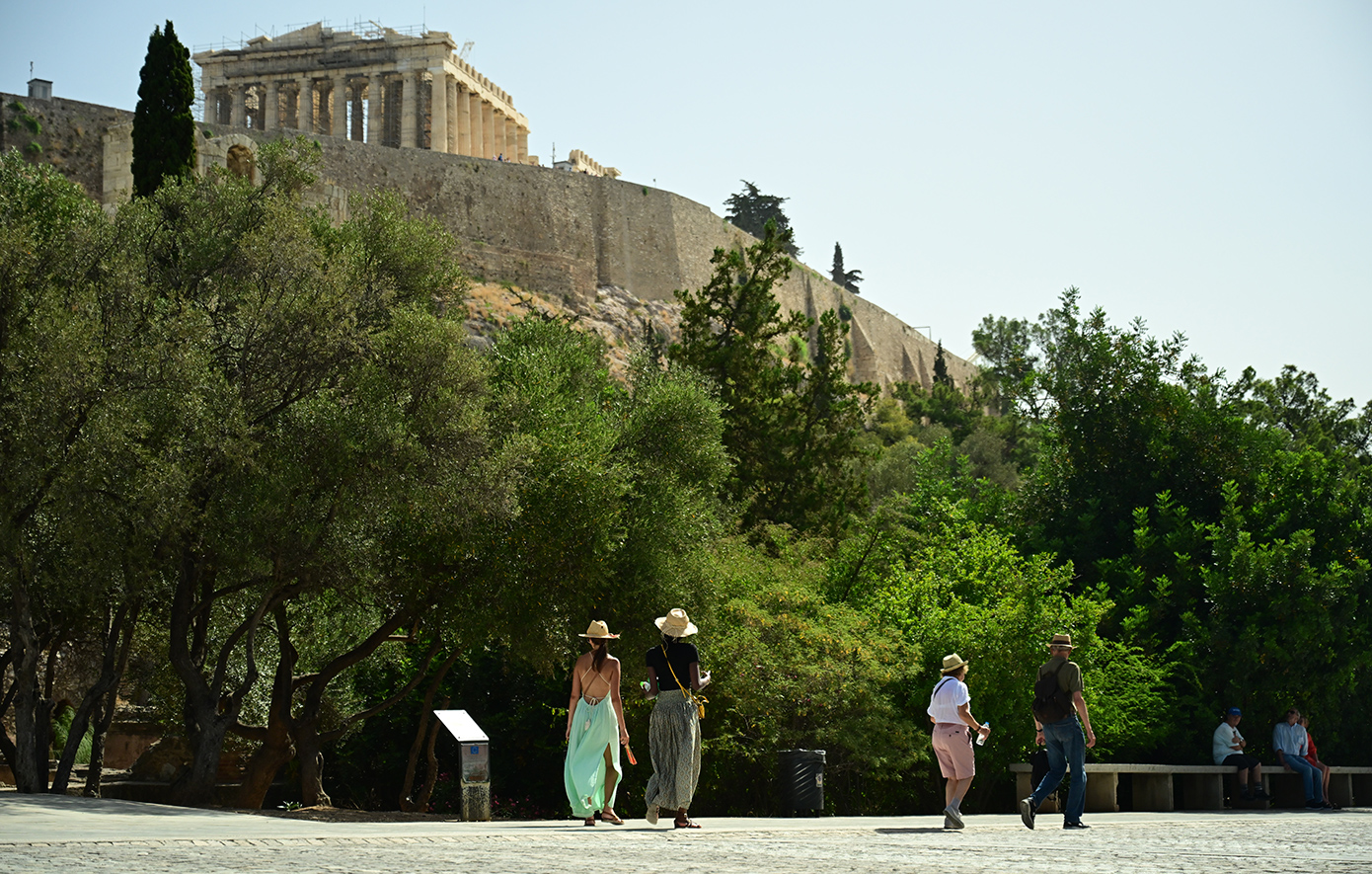 Τουρίστες από ΗΠΑ, Βρετανία και Γαλλία επιλέγουν Αθήνα και νησιά με διαφορετικές προτιμήσεις και προϋπολογισμούς ταξιδιών