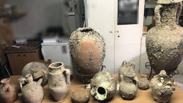 Συνελήφθη 53χρονος που έκρυβε 5 σπάνιους αμφορείς του 5ου π.Χ. αιώνα και της Βυζαντινής εποχής