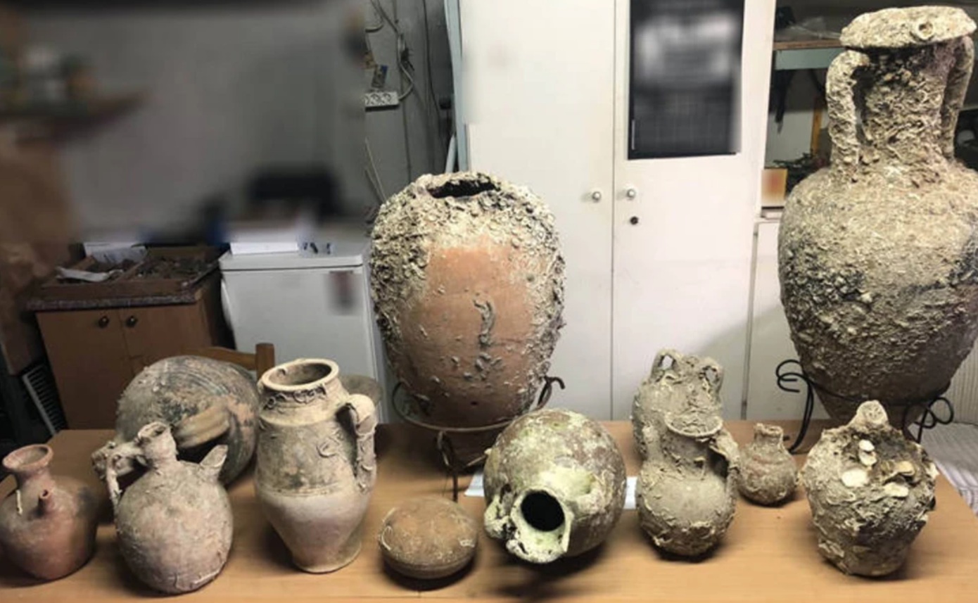 Συνελήφθη 53χρονος που έκρυβε 5 σπάνιους αμφορείς του 5ου π.Χ. αιώνα και της Βυζαντινής εποχής