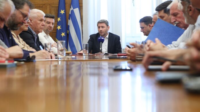 Ειδική Επιτροπή για την Αναθεώρηση του Συντάγματος εγκαινιάζει το ΠΑΣΟΚ με πρωτοβουλία Ανδρουλάκη