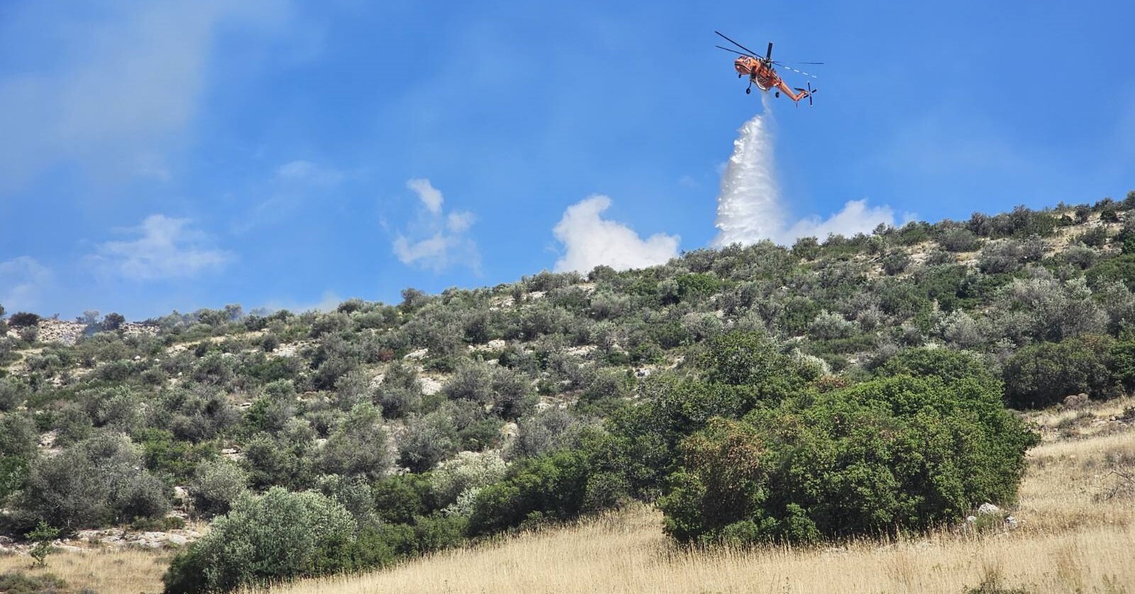 Δ. Ασπροπύργου: Αστραπιαία επέμβαση σε τρεις φωτιές το κρίσιμο τριήμερο