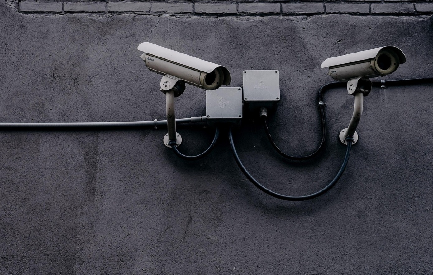 «Πρόστιμο-μαμούθ» από την Αρχή Προστασίας Προσωπικών Δεδομένων σε ιδιώτες για κάμερες που «κατασκόπευαν» στο σπίτι των γειτόνων τους