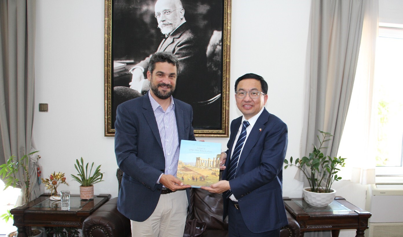 Επίσημη επίσκεψη του Κινέζου Πρέσβη στο Δημαρχείο Χανίων