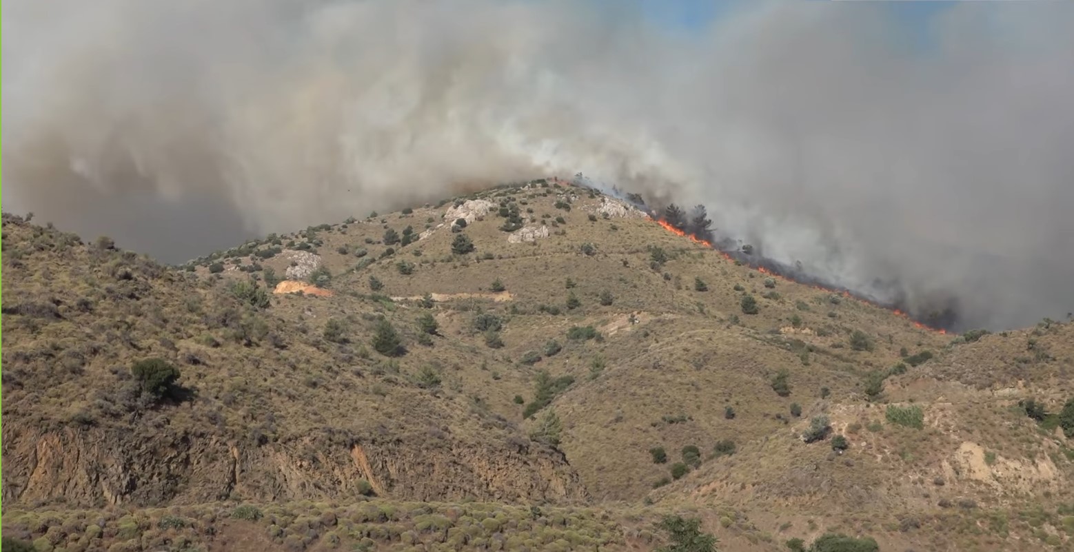 Σε κατάσταση έκτακτης ανάγκης ο Δήμος Χίου – Στα Μαστιχοχώρια κατευθύνονται οι φλόγες
