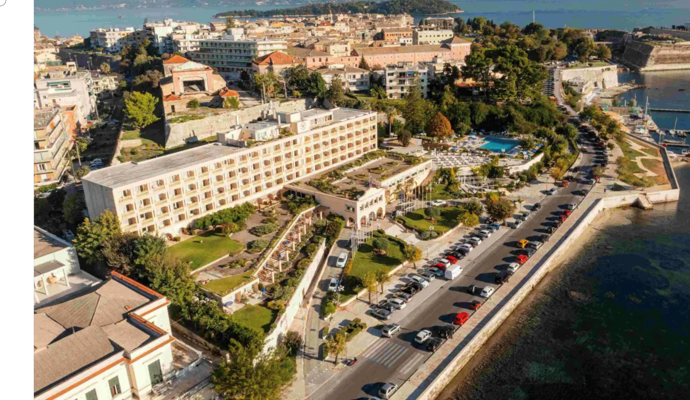 Corfu Palace: Μεταμορφώνεται το εμβληματικό ξενοδοχείο της Κέρκυρας που φιλοξένησε τον Αλεξανδράκη και την Καρέζη