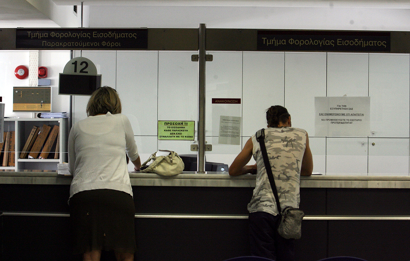 Νέες μόνιμες φοροελαφρύνσεις 1 δισ. ευρώ επιφέρει η μείωση του «κενού ΦΠΑ»