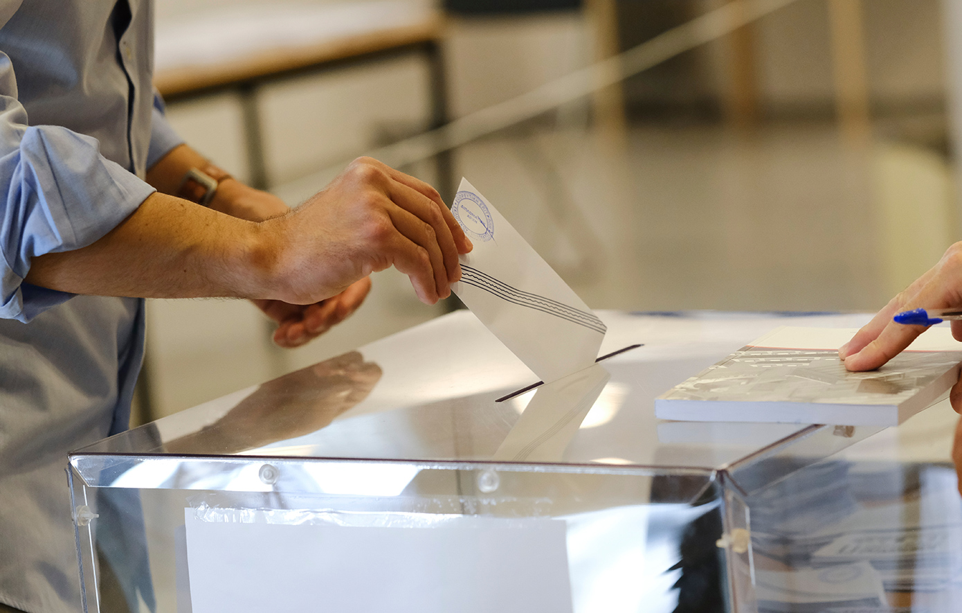 Δημοσκόπηση Interview: Διατηρεί το προβάδισμα η ΝΔ – Καταρρέει ο ΣΥΡΙΖΑ