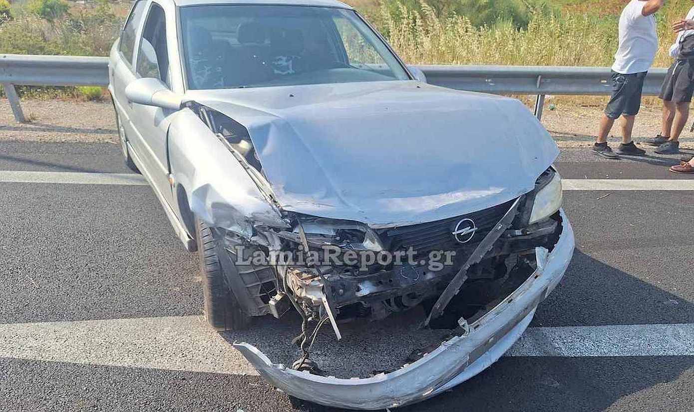 Σοβαρό τροχαίο στον ΠΑΘΕ στην είσοδο της Λαμίας – Αυτοκίνητο εξετράπη της πορείας του και συγκρούστηκε με τα κιγκλιδώματα