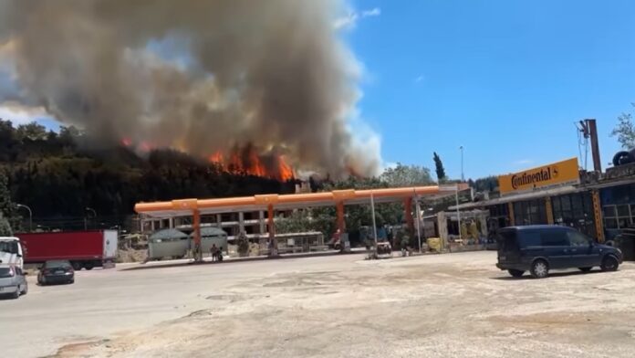 Μεγάλη φωτιά τώρα στην Καβάλα – Ήχησε το 112