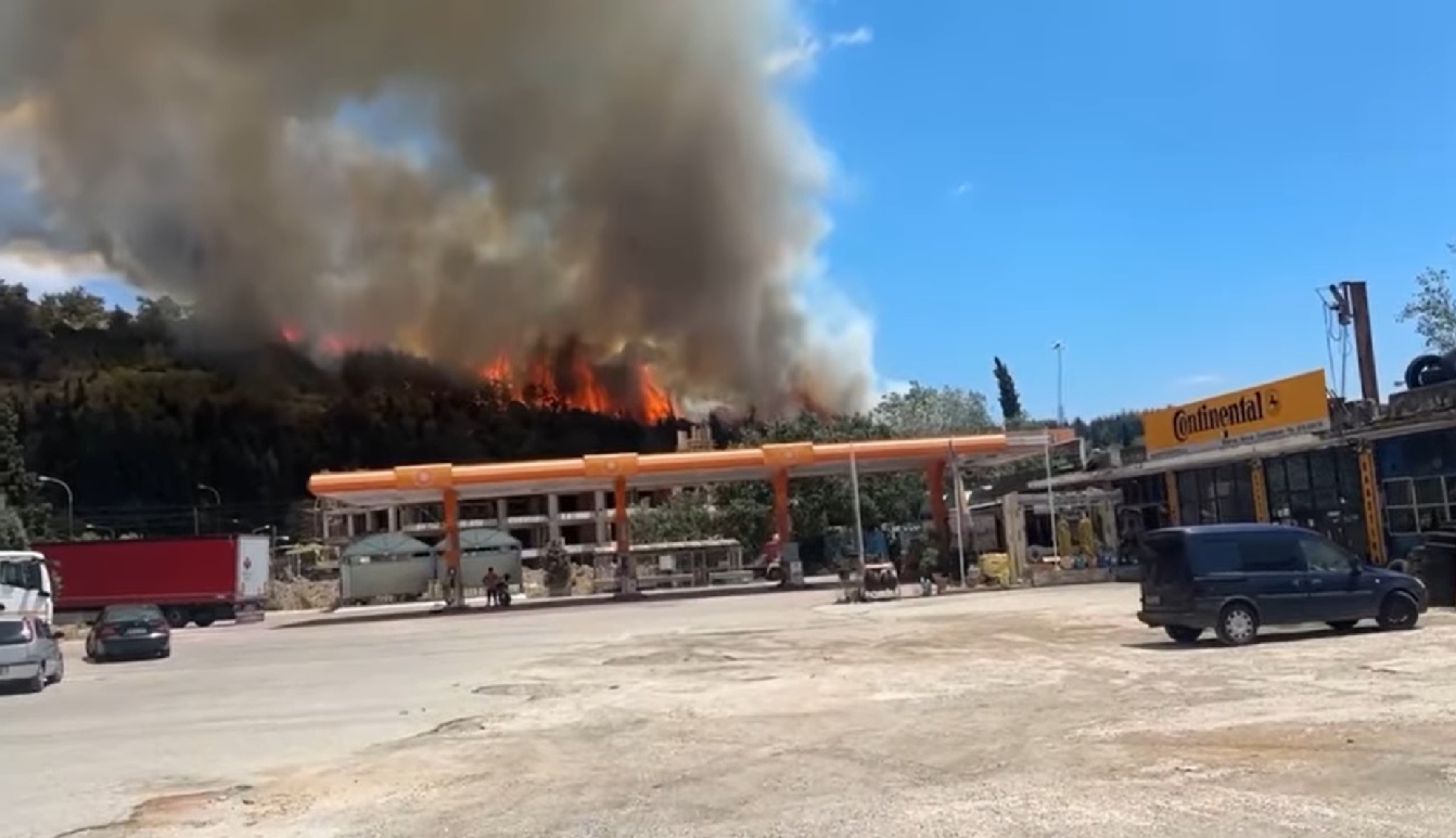 Μεγάλη φωτιά τώρα στην Καβάλα – Ήχησε το 112