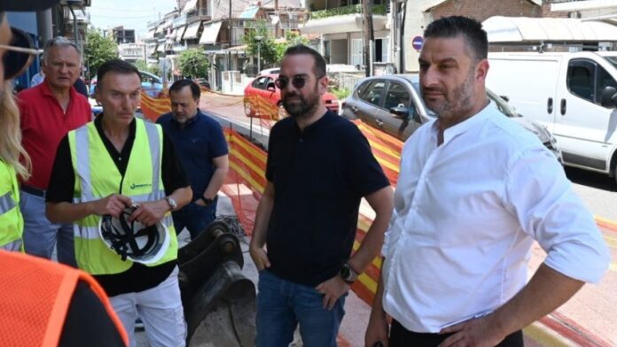 Ο Νεκτάριος Φαρμάκης επιθεωρεί την επέκταση δικτύου φυσικού αερίου στο Αγρίνιο