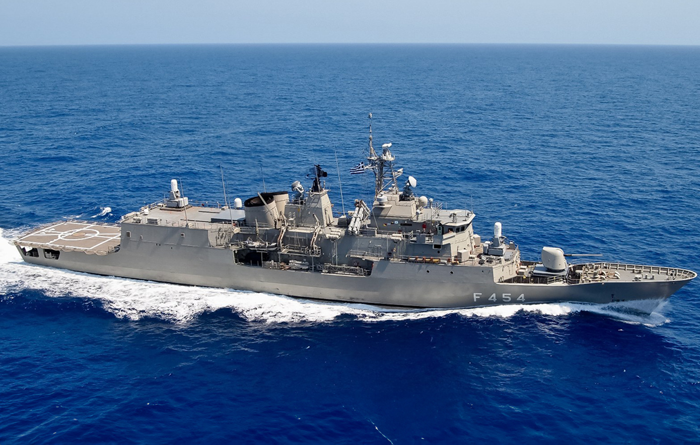 Για ποιο λόγο η Ελλάδα αποφασίζει να αποστείλει τελικά φρεγάτες νότια της Κρήτης ώστε να σταματήσει τις μεταναστευτικές ροές