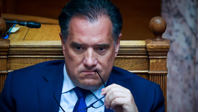 Γεωργιάδης: «Συνελήφθη γιατρός για φακελάκι, εκτός ΕΣΥ όσοι εκβιάζουν ασθενείς»