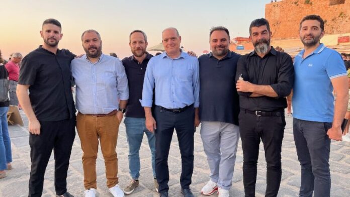 Μαγευτική η έναρξη της 4ης Παραδοσιακής Στράτας στο Ιστορικό Λιμάνι των Χανίων