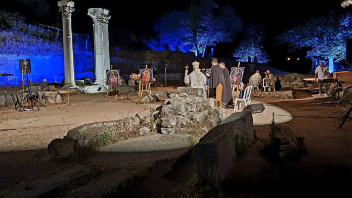 Συγκινητική αγρυπνία μέσα σε κλίμα κατάνυξης στον αρχαιολογικό χώρο των Φιλίππων στην Καβάλα