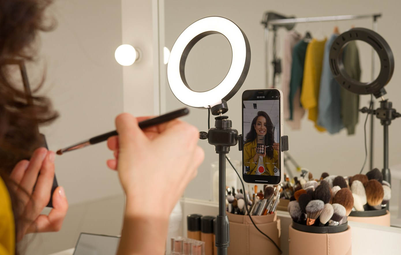 Υπόθεση σοκ στην Κύπρο: Influencer και βαρυποινίτης μπλεγμένοι σε κύκλωμα εξαπάτησης με τζίρο 1 εκατ. ευρώ